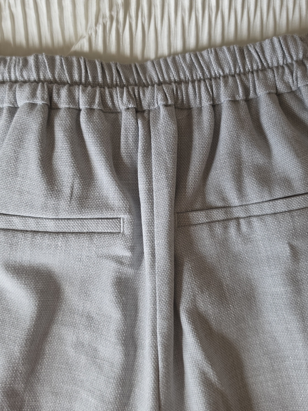 Rachel Zoe High-Waist Pleated Women's Shorts in Light Gray with Accent Belt - Picture 4 of 6